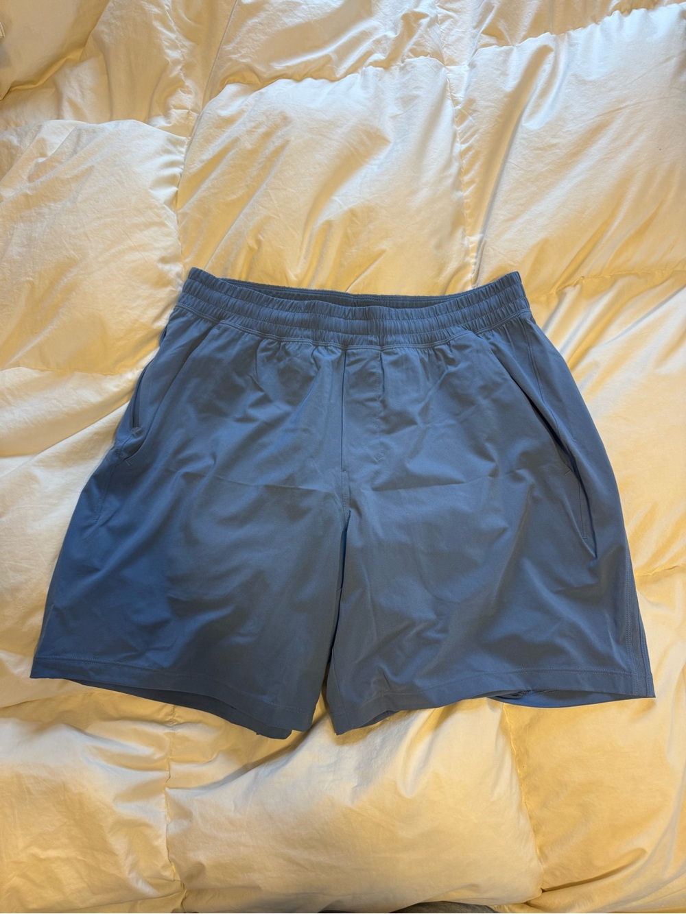 Lululemon pacebreaker mens shorts light blue, size L in Great Condition